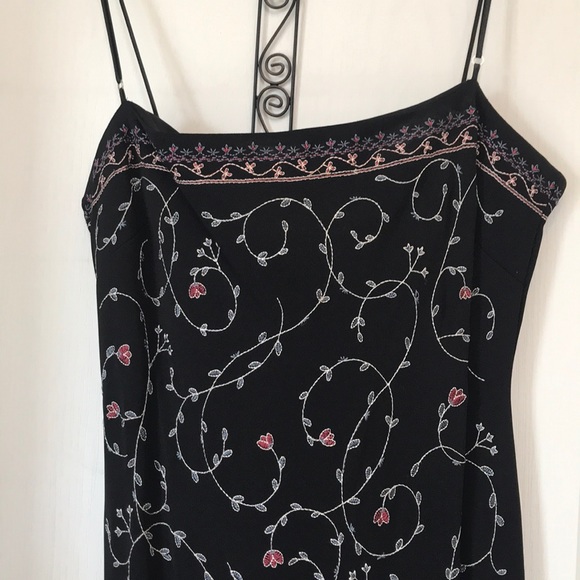 Embroiderd floor-length gown with built in bra - Picture 2 of 6